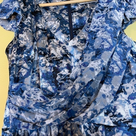 36. Guess Blue Floral Bodycon Cocktail Dress - Picture 2 of 8